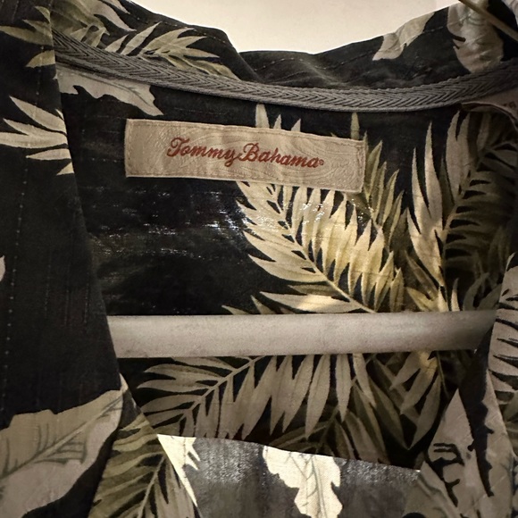 Mens XL Tommy Bahama relaxed fit XL button down polo - Picture 2 of 3